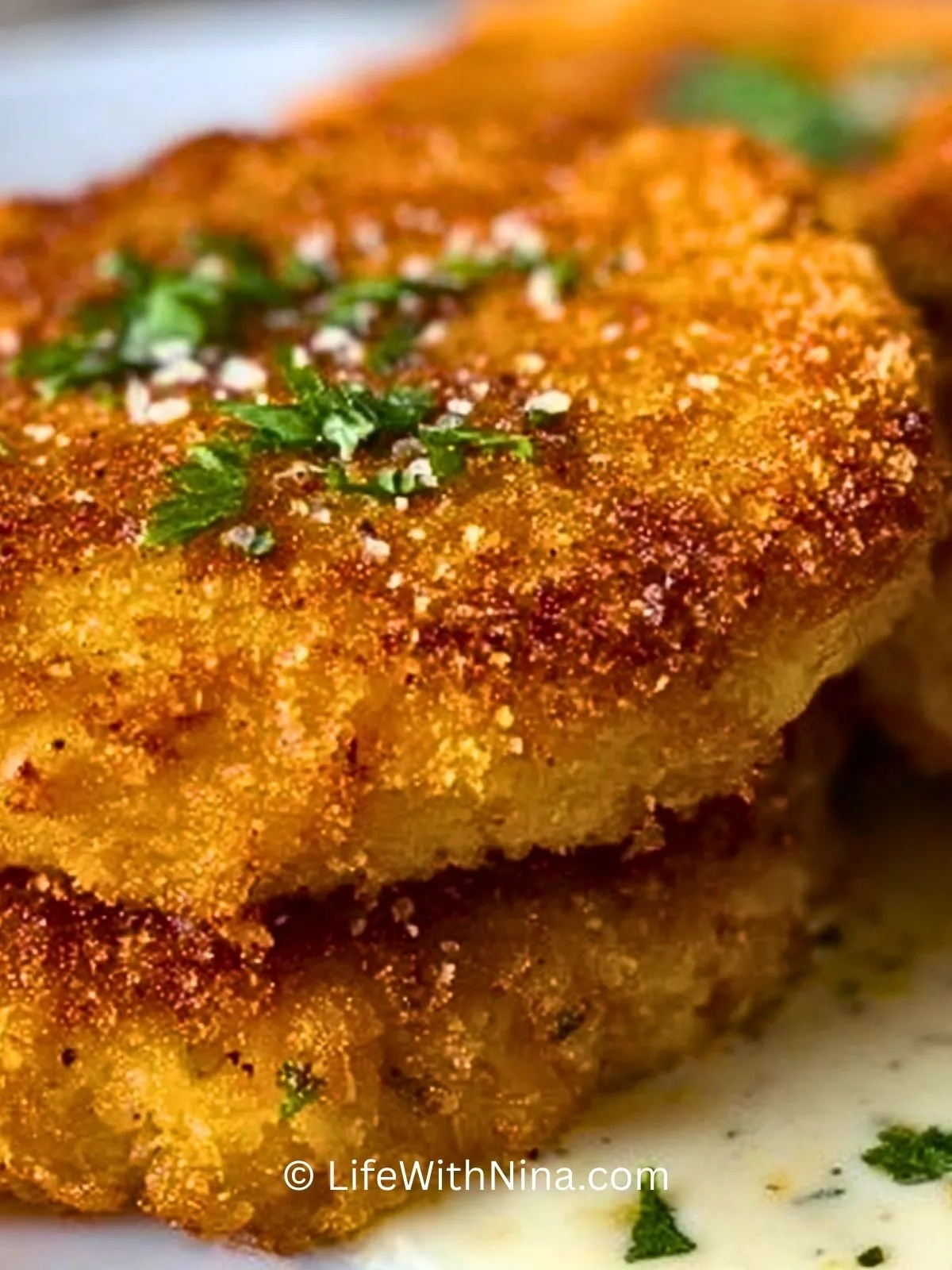 lachsfrikadellen-mit-cremiger-zitronen-knoblauchsose